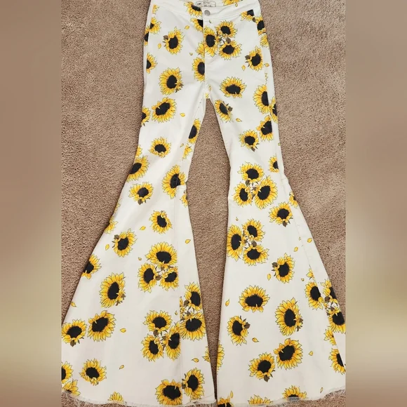 Sunflower Print Flare Pants - Picture 9 of 12
